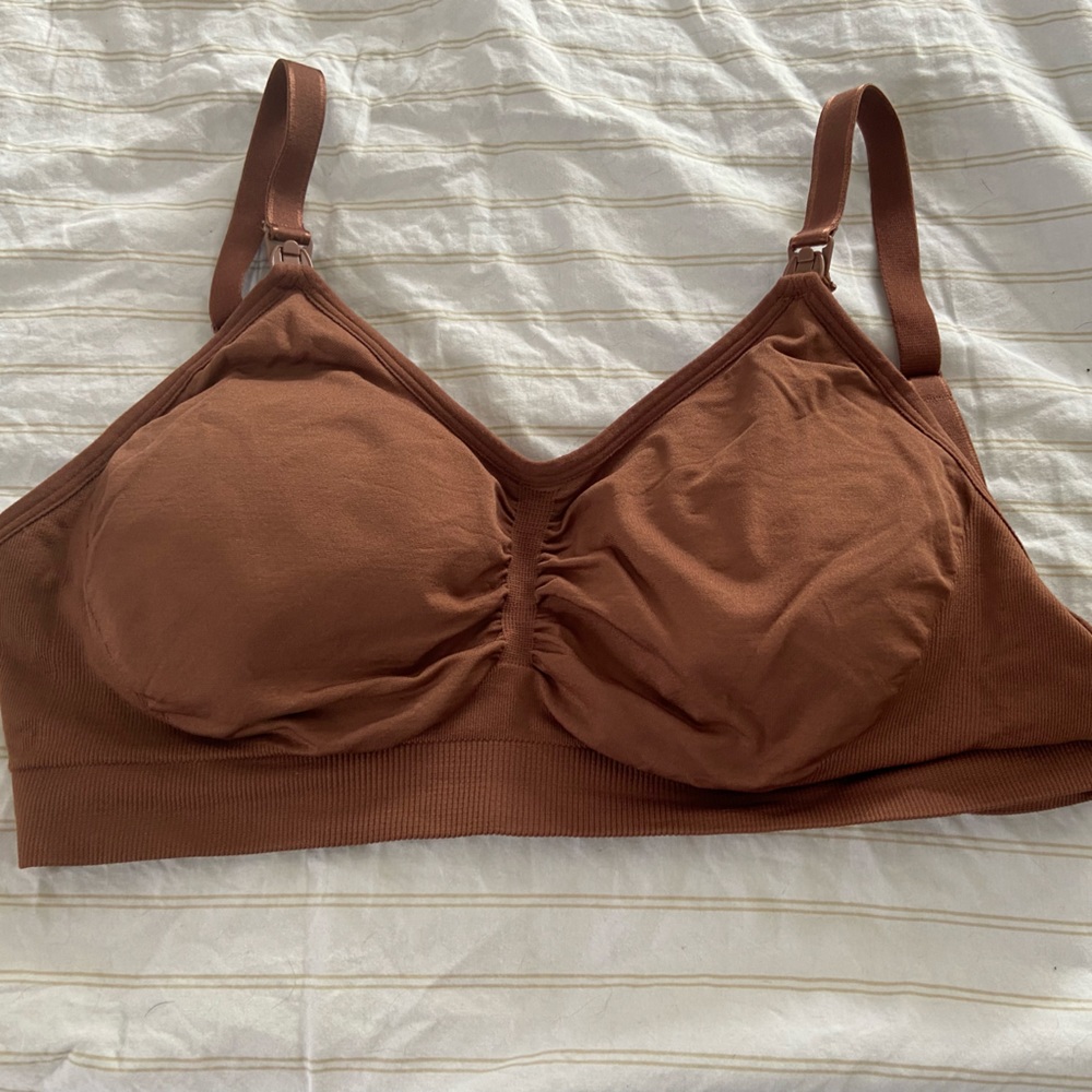 Motherhood maternity nursing bra in great condition!